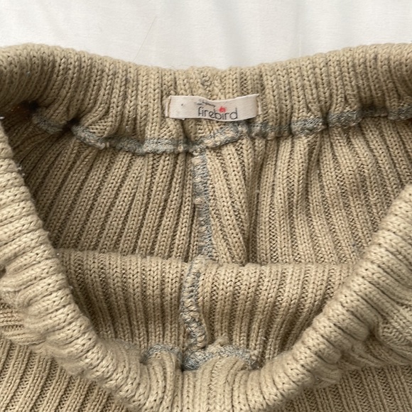 TRADED Firebird Reconstructed Cropped Wool Knit Turtleneck/ Shorts set - Picture 5 of 11